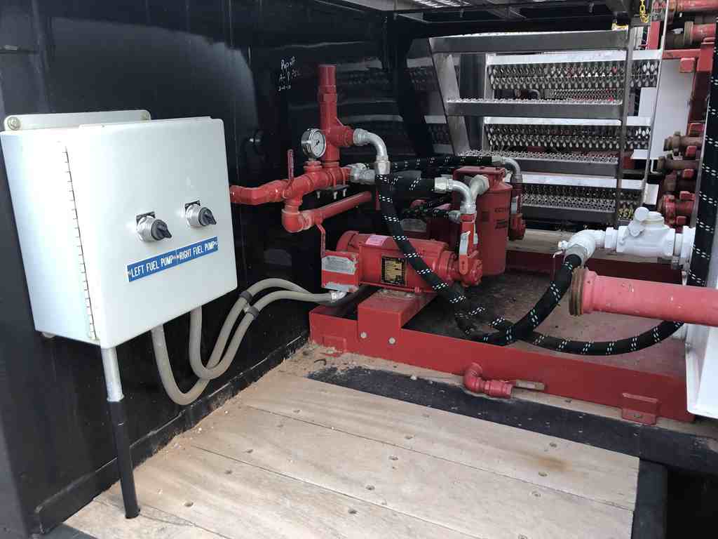 2005 Doonan Dog house and fuel trailer11