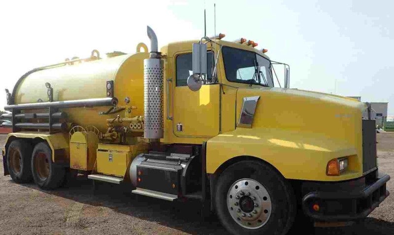 1986 Kenworth T800 T/A Truck with Triplex Pump - Beeman Equipment Sales