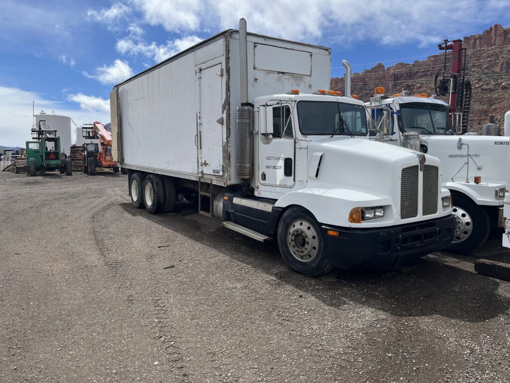 1989 KENWORTH T400 6x4 Van Truck - Beeman Equipment Sales