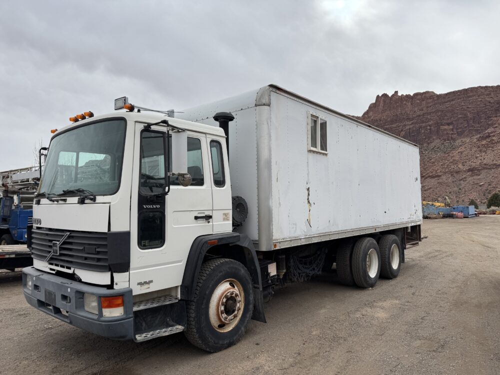 1994 Volvo Doghouse Truck