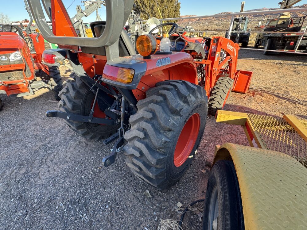 2020 Kubota L3301D 4WD Tractor - Image 8