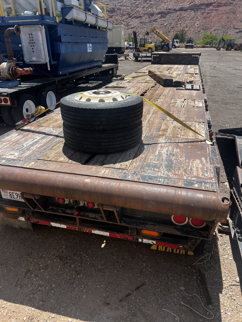 2011 Doonan Tri/A Extendable Step Deck Trailer - Image 4