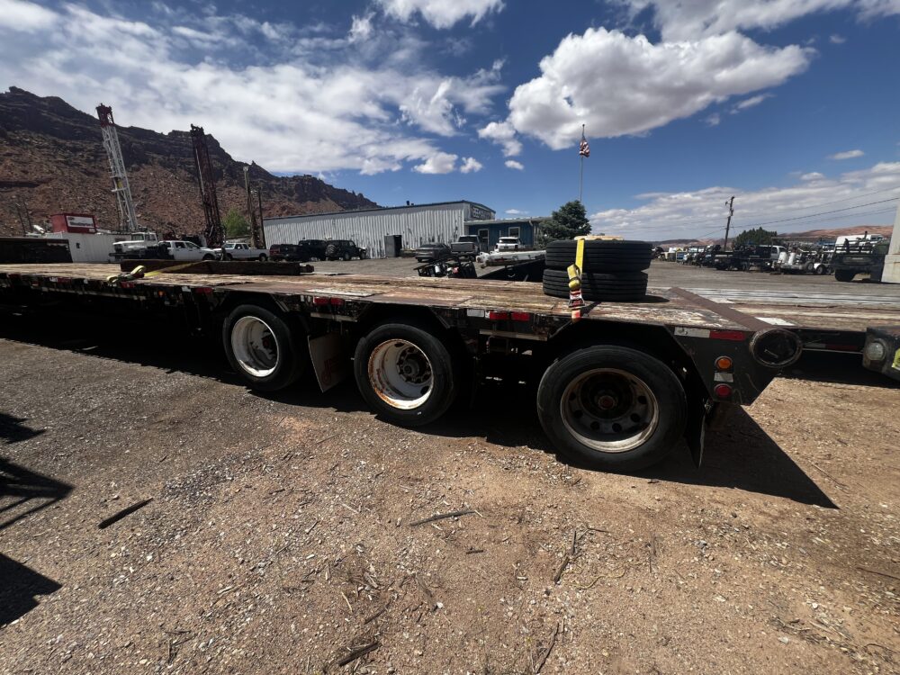 2011 Doonan Tri/A Extendable Step Deck Trailer - Image 3