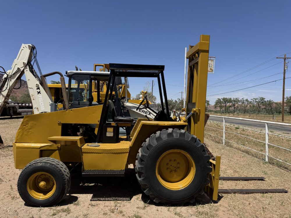 1976 Allis-Chalmers 706B Forklift