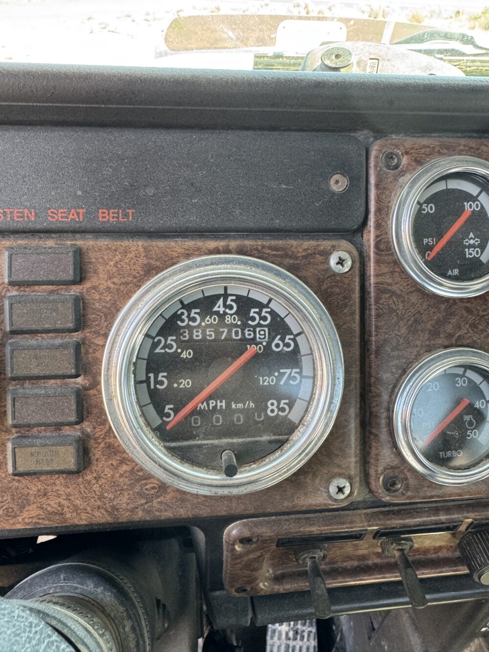 2006 Freightliner Classic 120 Winch Truck - Image 11