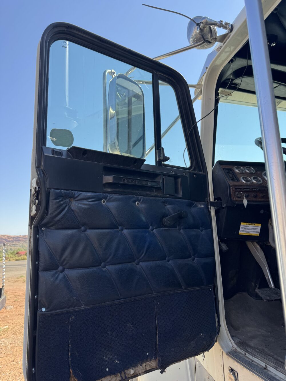 2006 Freightliner Classic 120 Winch Truck - Image 14