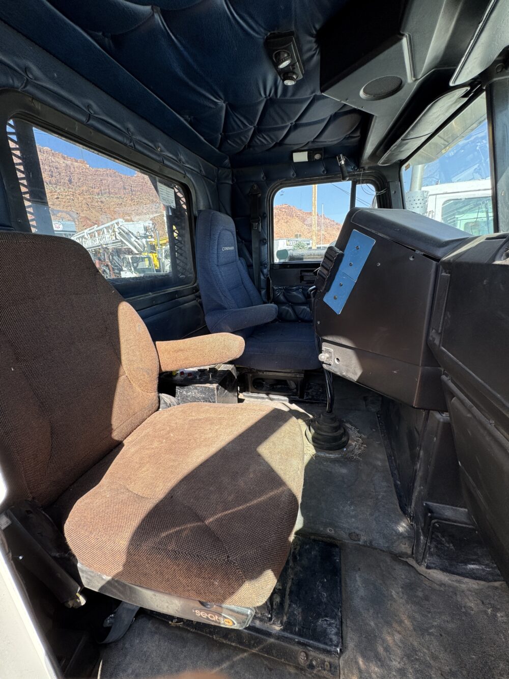 2006 Freightliner Classic 120 Winch Truck - Image 18