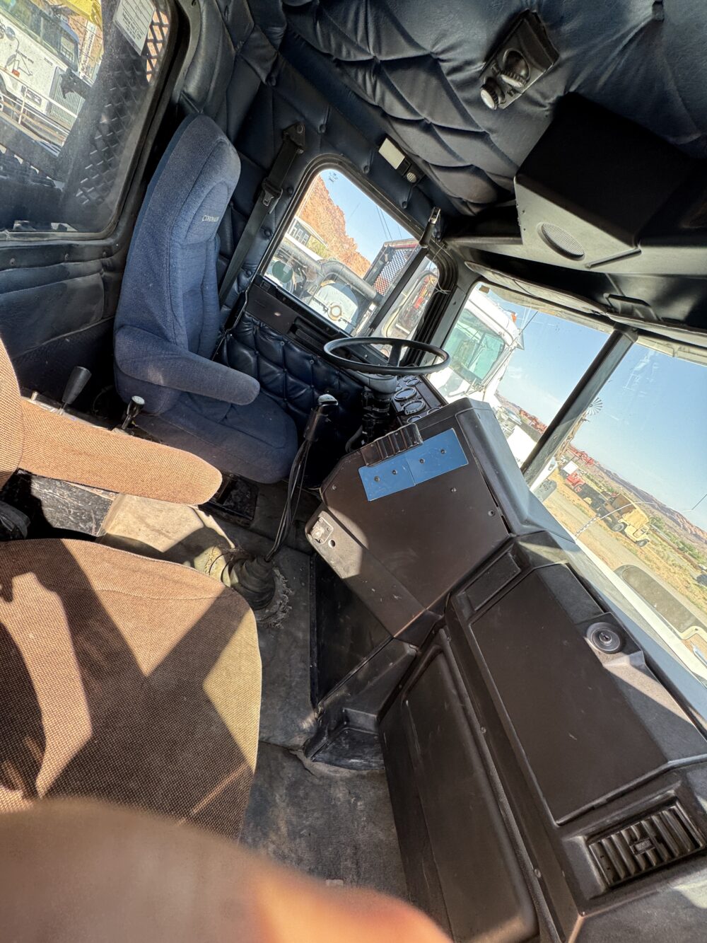 2006 Freightliner Classic 120 Winch Truck - Image 19
