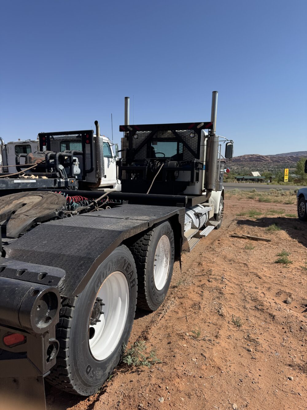 2006 Freightliner Classic 120 Winch Truck - Image 8