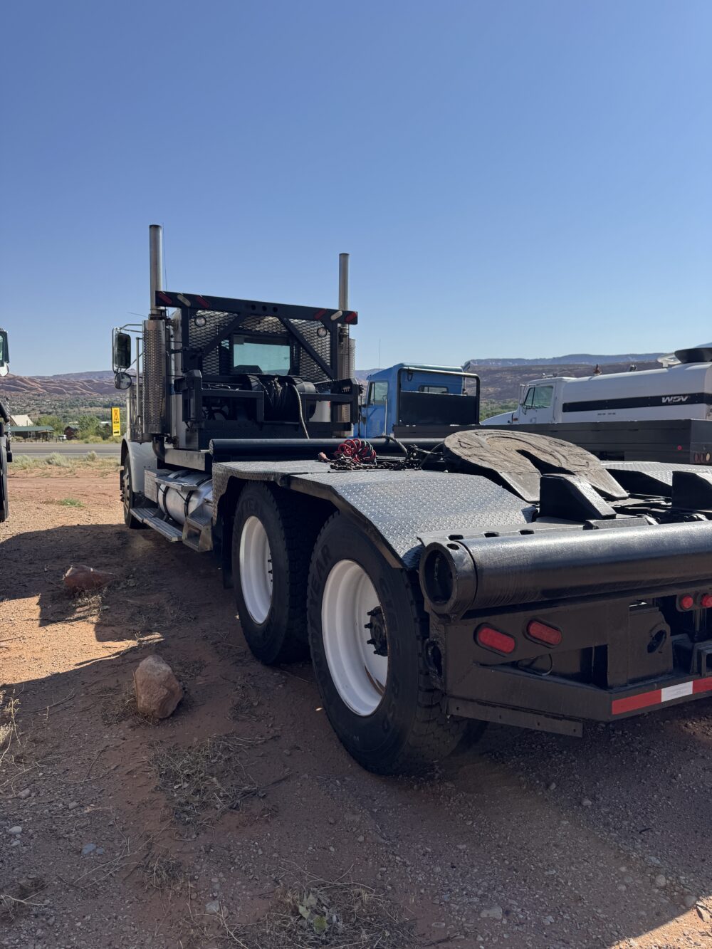 2006 Freightliner Classic 120 Winch Truck - Image 10