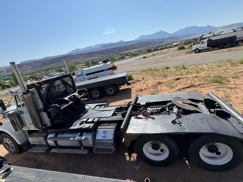 2006 Freightliner Classic 120 Winch Truck - Image 22